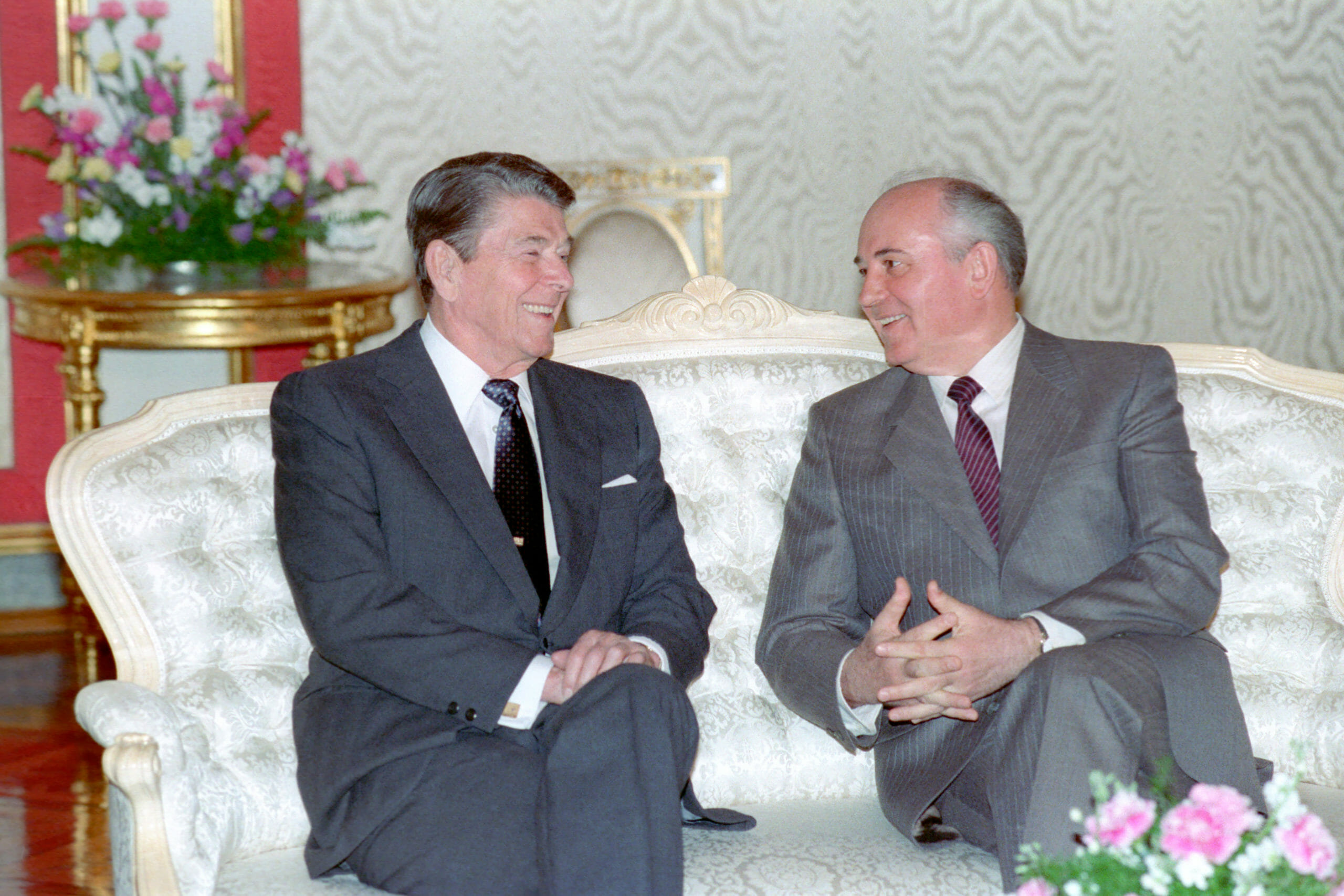 Read more about the article Reagan og Gorbatjov sender glade nytårsønsker til hinanden