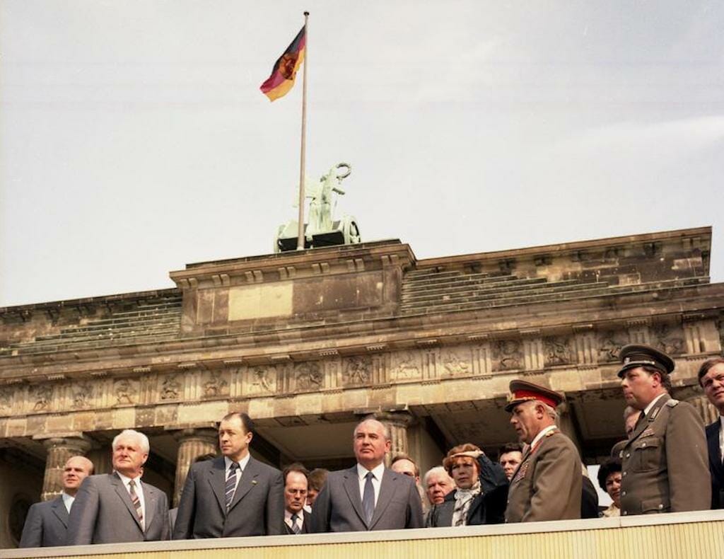 Read more about the article Gorbatjov ønsker det nye Tyskland tillykke