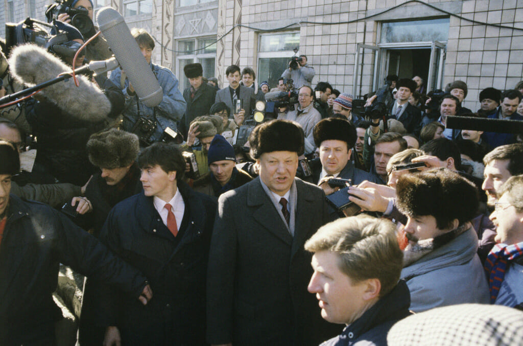 Read more about the article Boris Jeltsin taget i ed som Ruslands præsident