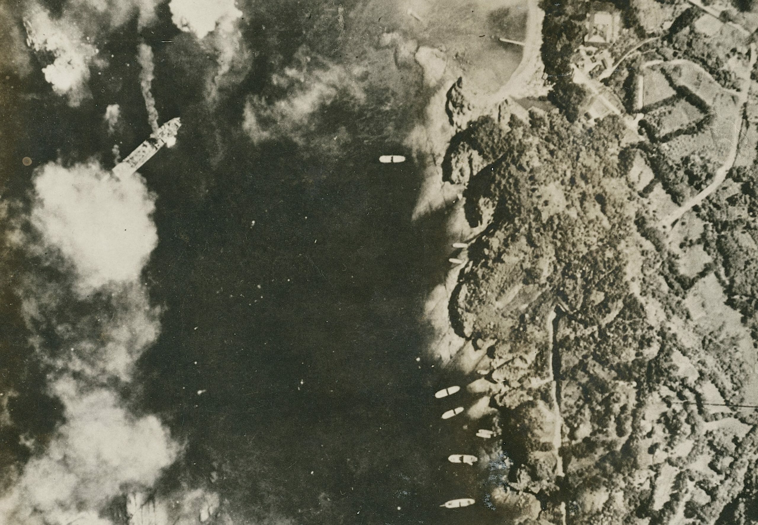 Read more about the article Iwo Jima: Amerikanske og japanske soldater mindes blodigt slag