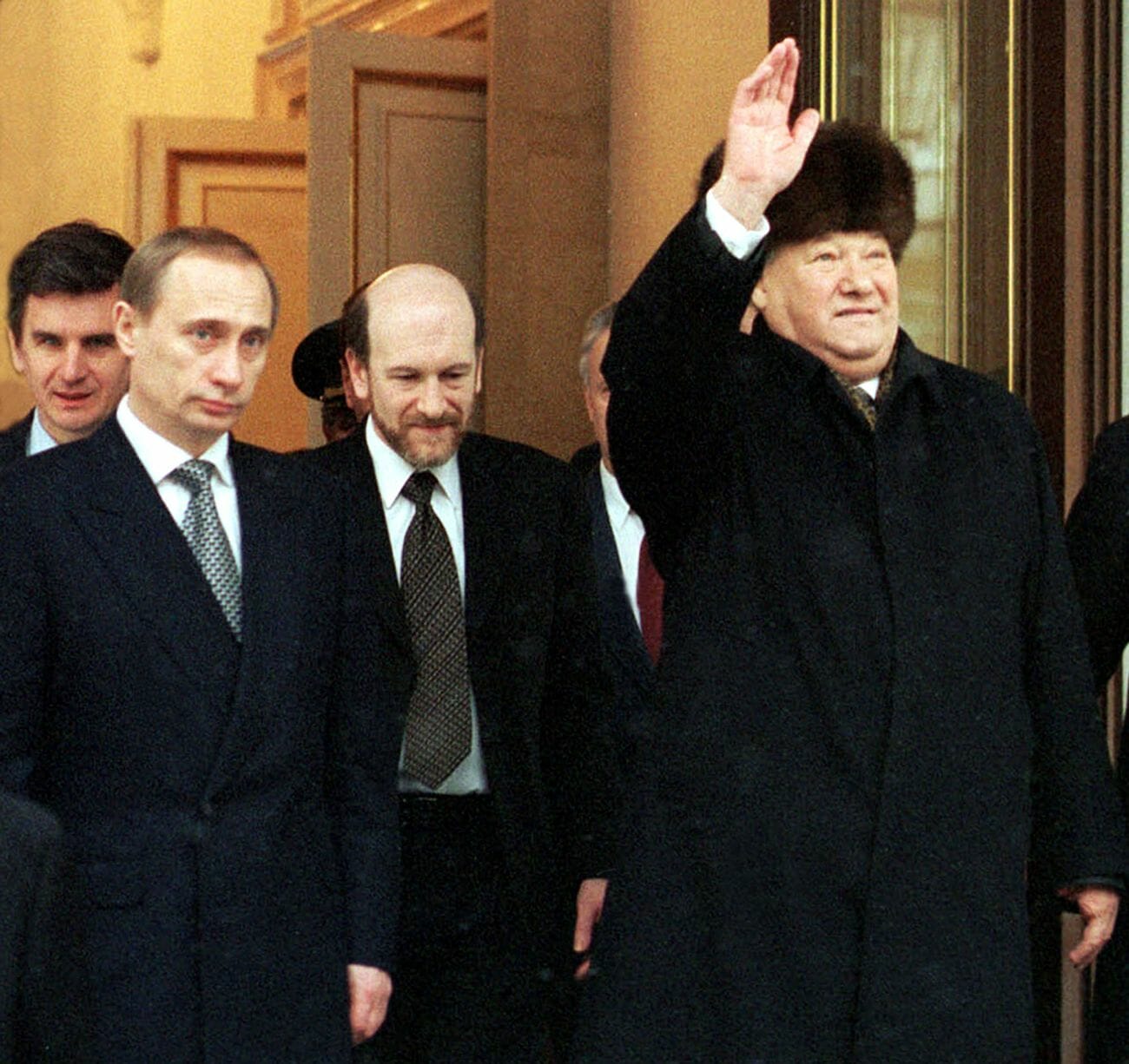 Read more about the article Jeltsin fyrer russisk regering og peger på efterfølger