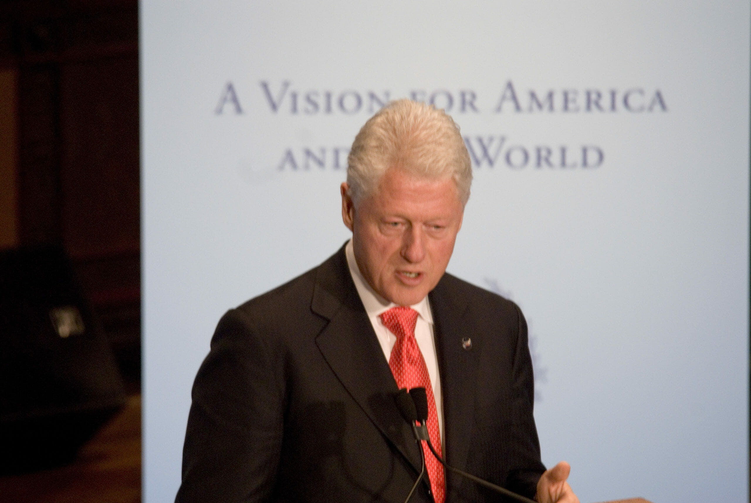 Read more about the article Tidligere præsident Bill Clinton kritiserer Bush-doktrin
