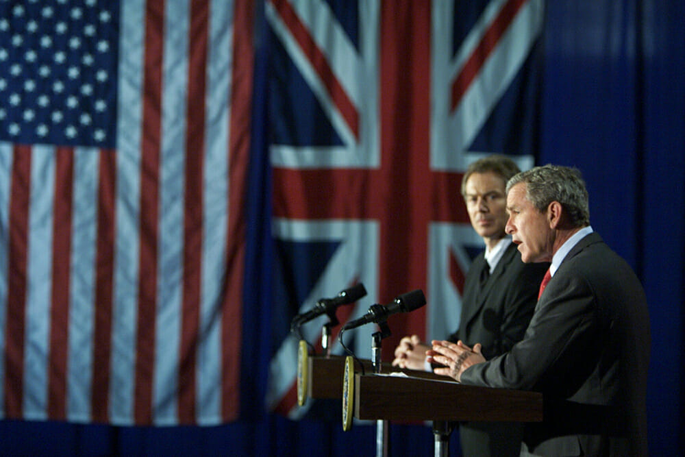 Read more about the article Premierminister Tony Blair erkender, at kemiske våben måske aldrig findes i Irak