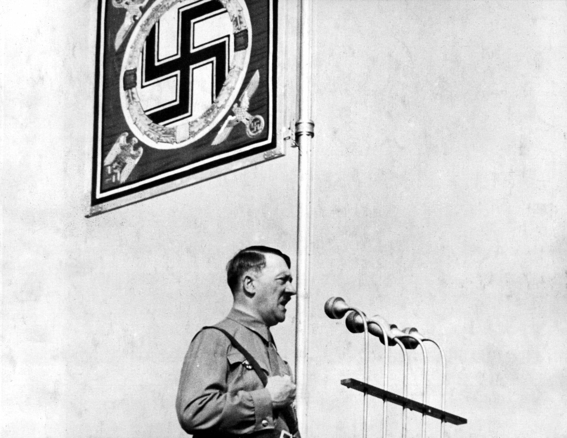 Read more about the article Tysk Hitler-satire “Mein Führer” vækker opsigt