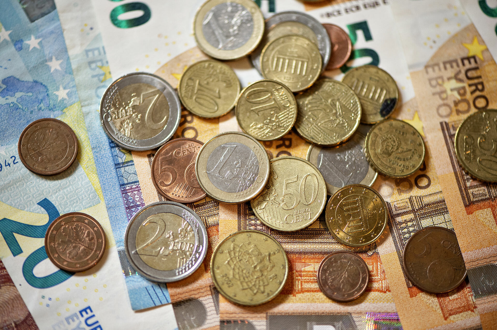 Read more about the article OVERBLIK: Nøgletal fra de kriseramte euro-økonomier 2012