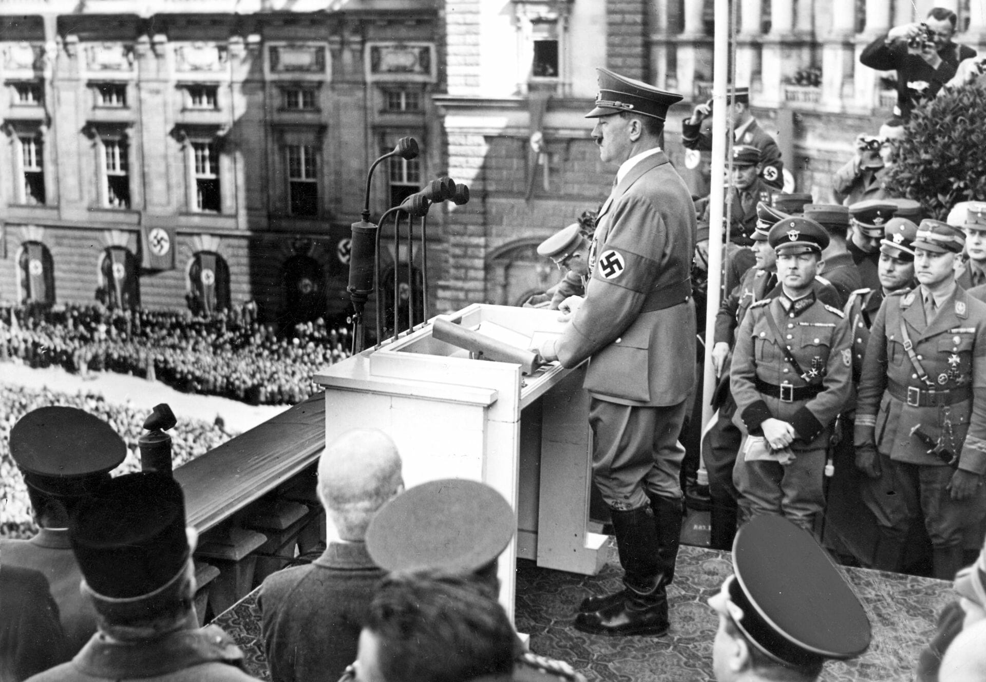 Read more about the article Hitlers livvagt dør i Berlin som 96-årig