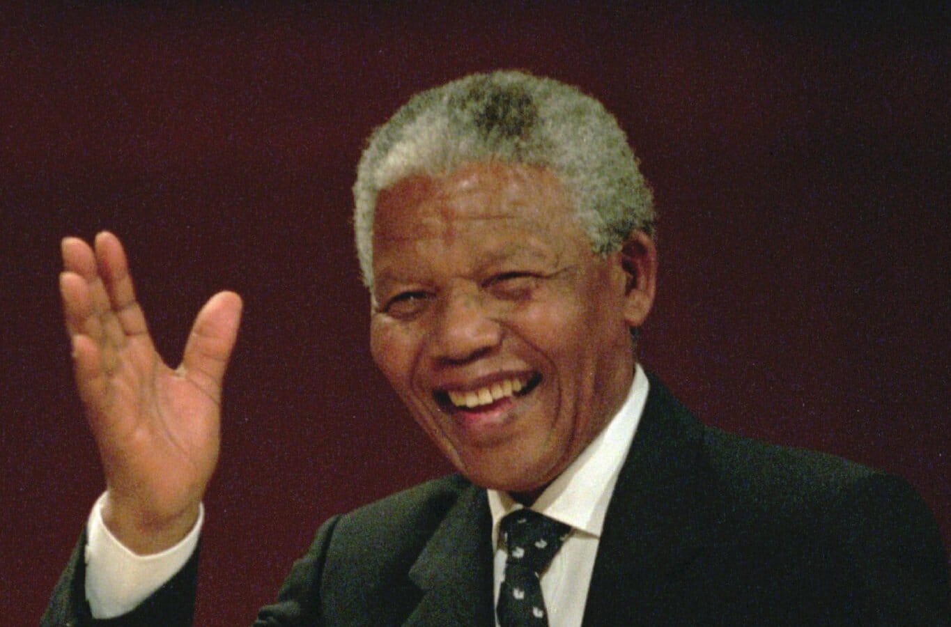 Read more about the article Nelson Mandela: Verdens mest respekterede statsmand er død