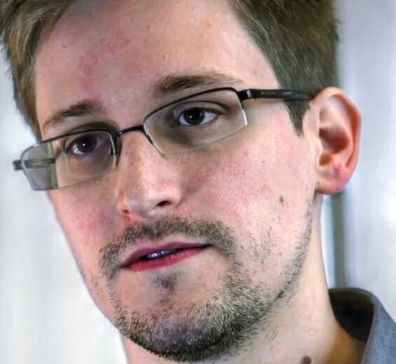 Read more about the article Edward Snowden blander sig i Se og Hør-skandalen
