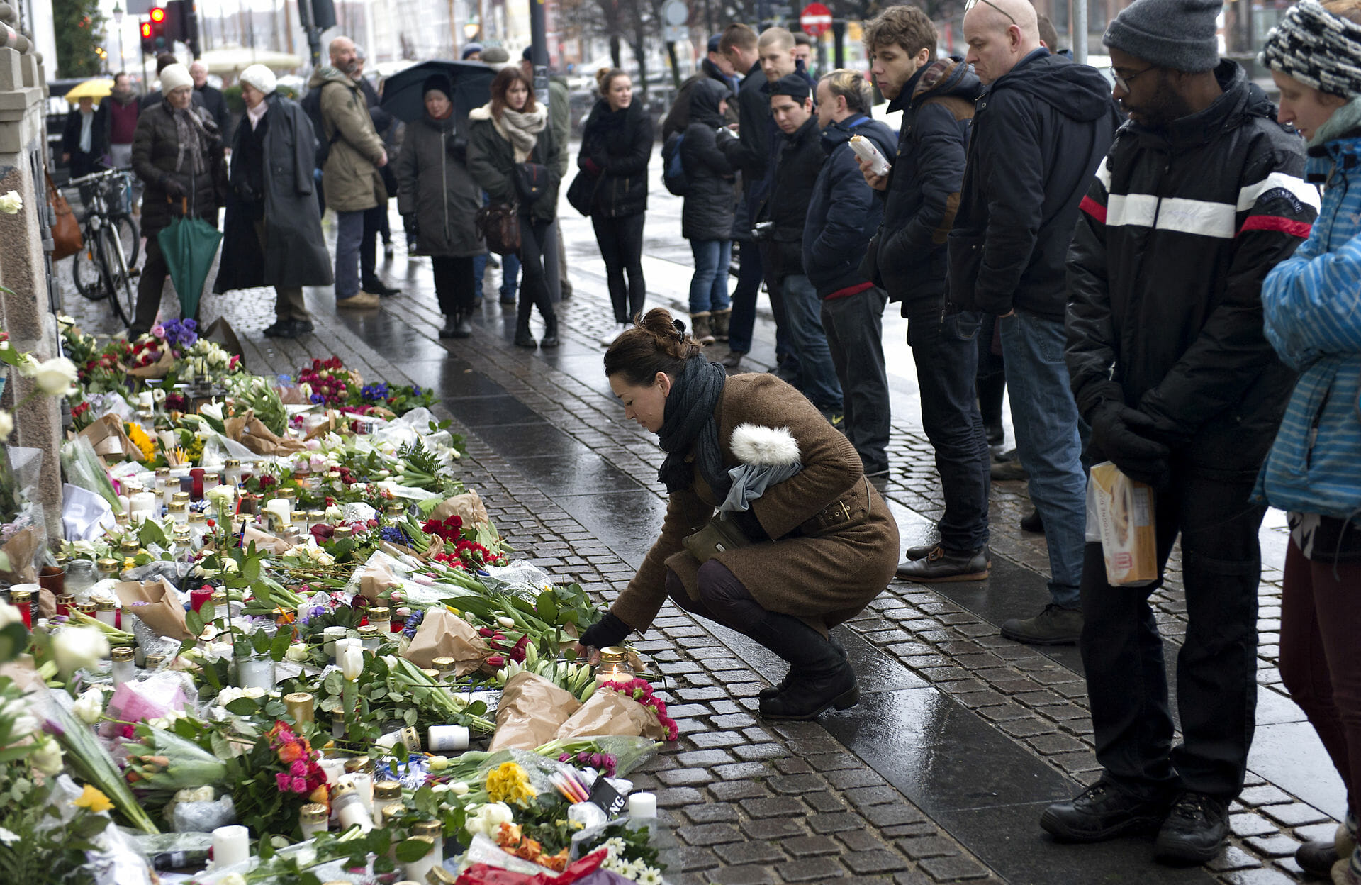 Read more about the article Danske aviser: Vi må ikke lade os kue af terror