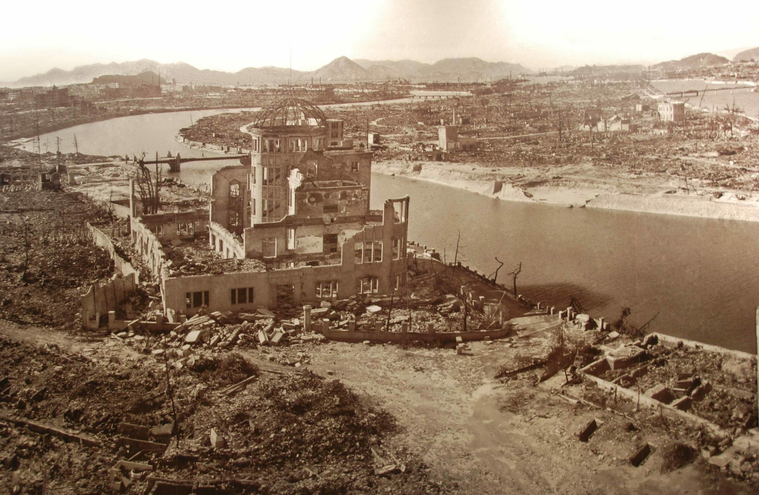 Read more about the article OVERBLIK: Atombomben over Hiroshima
