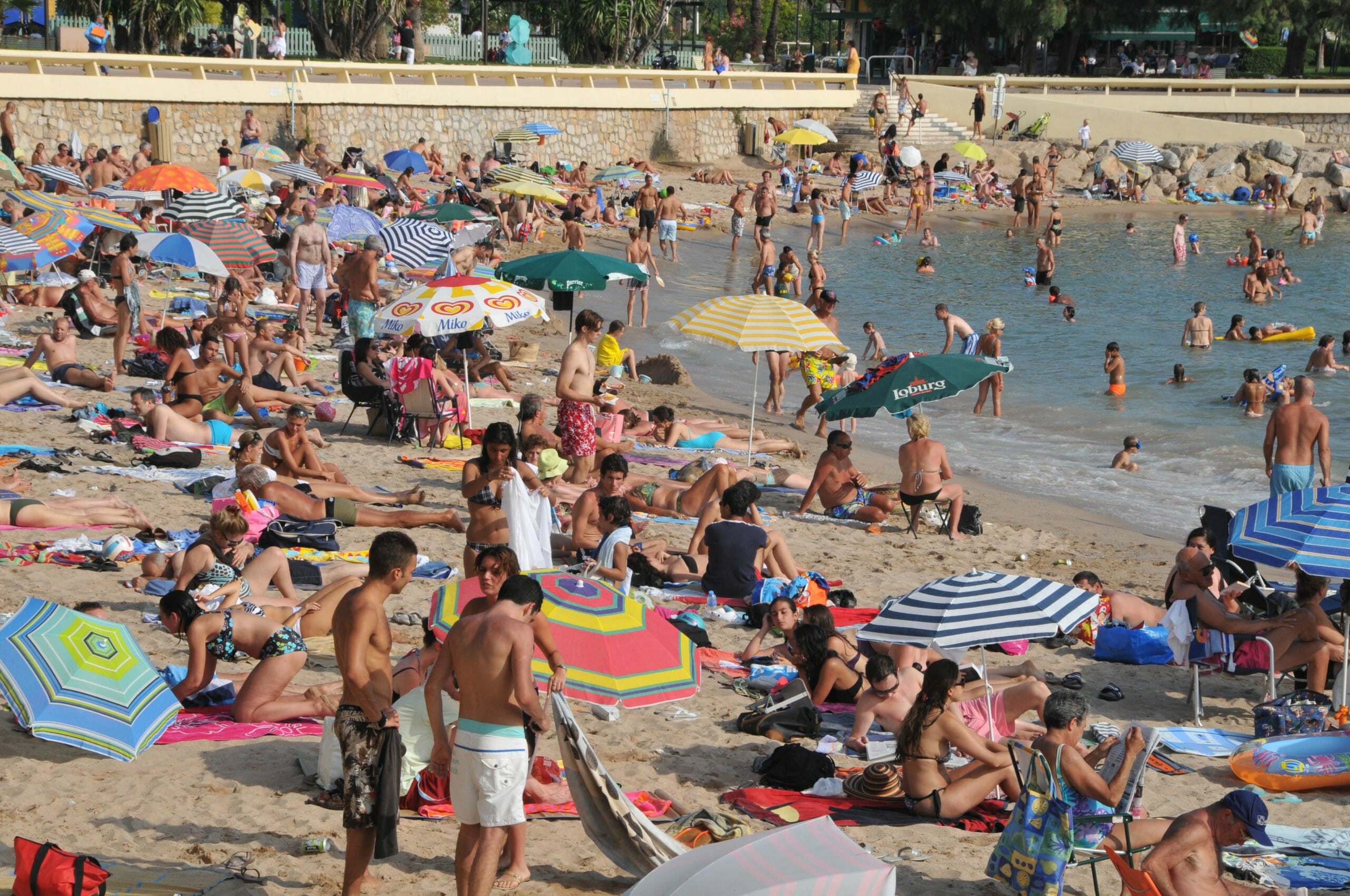 Read more about the article Muslimsk strandbeklædning forbydes på strande i Cannes