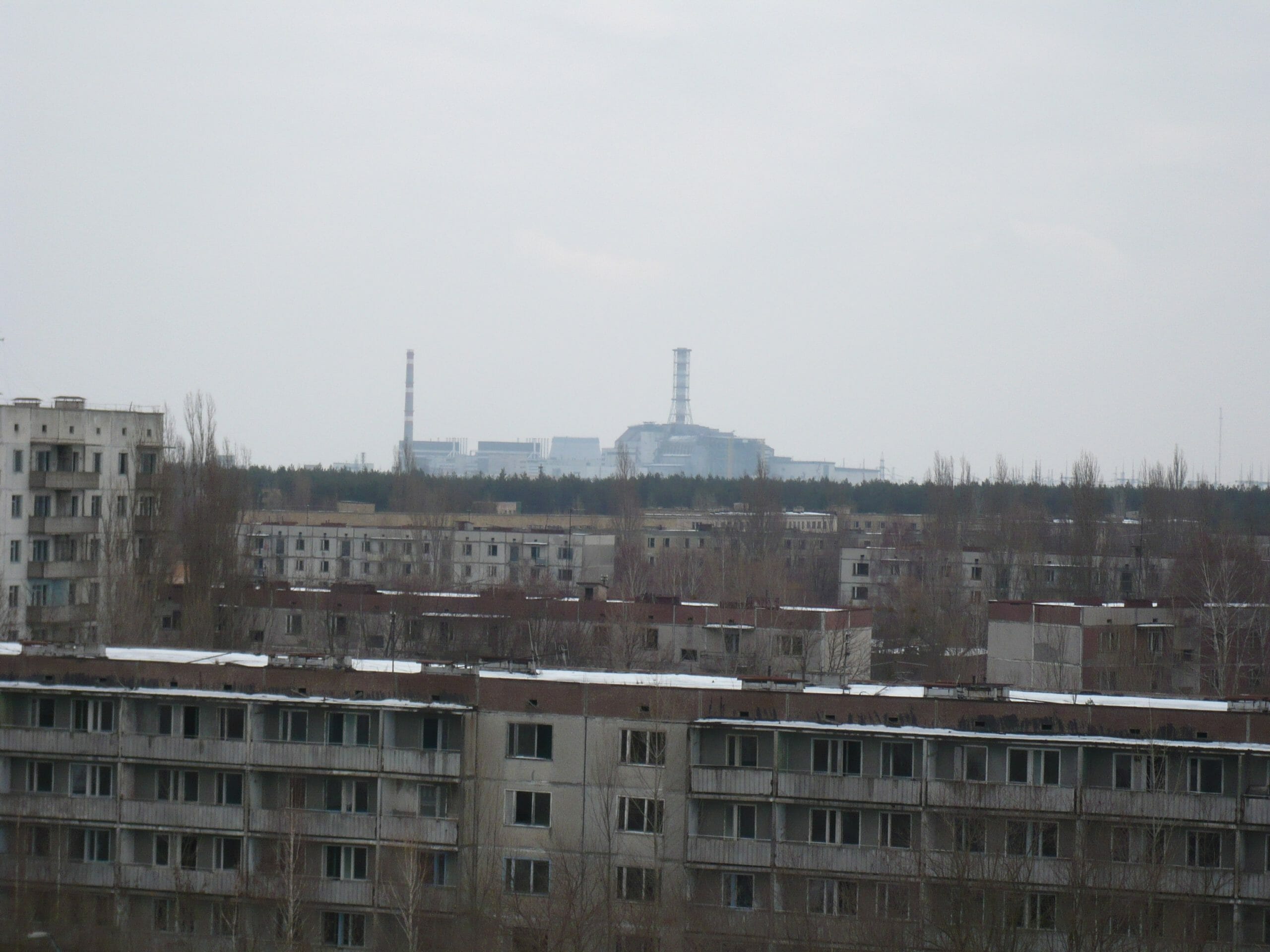 Read more about the article Gigantisk stålskelet dækker nu Tjernobyl-reaktor
