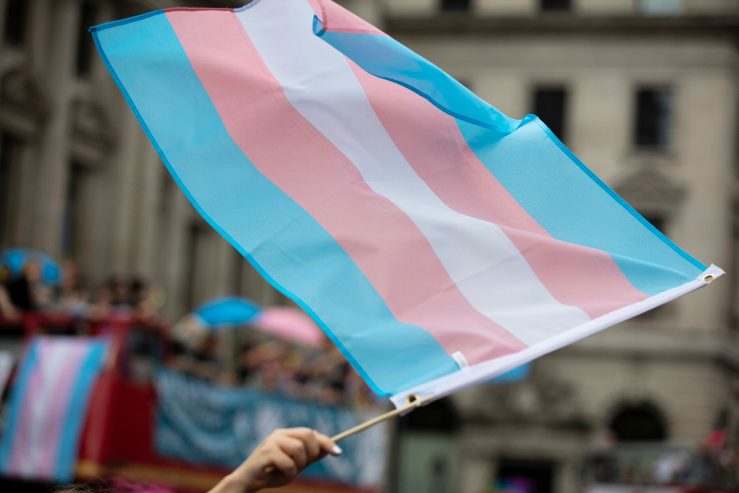 Read more about the article Mor glæder sig over mulighed for juridisk kønsskifte for transkønnede unge