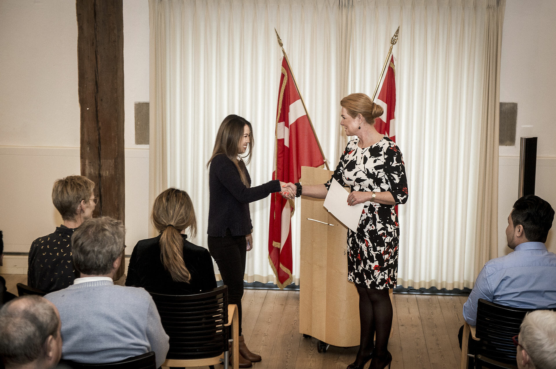 Read more about the article OVERBLIK: Ceremoni for nye danske statsborgere