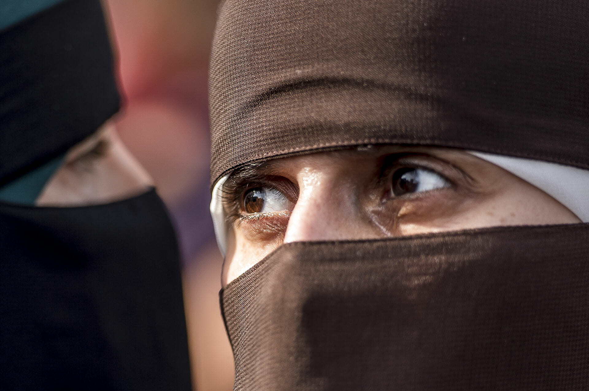 Read more about the article 21-årige Meryem har fået sin første bøde for at bære niqab