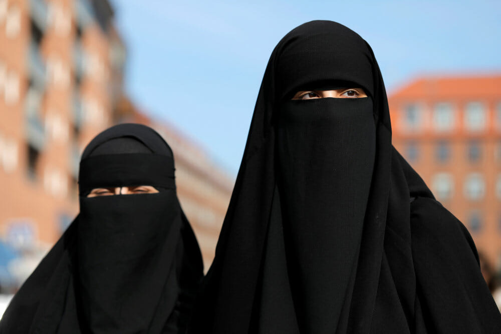 Read more about the article Støttepartier vil have afskaffet omstridt burkaforbud