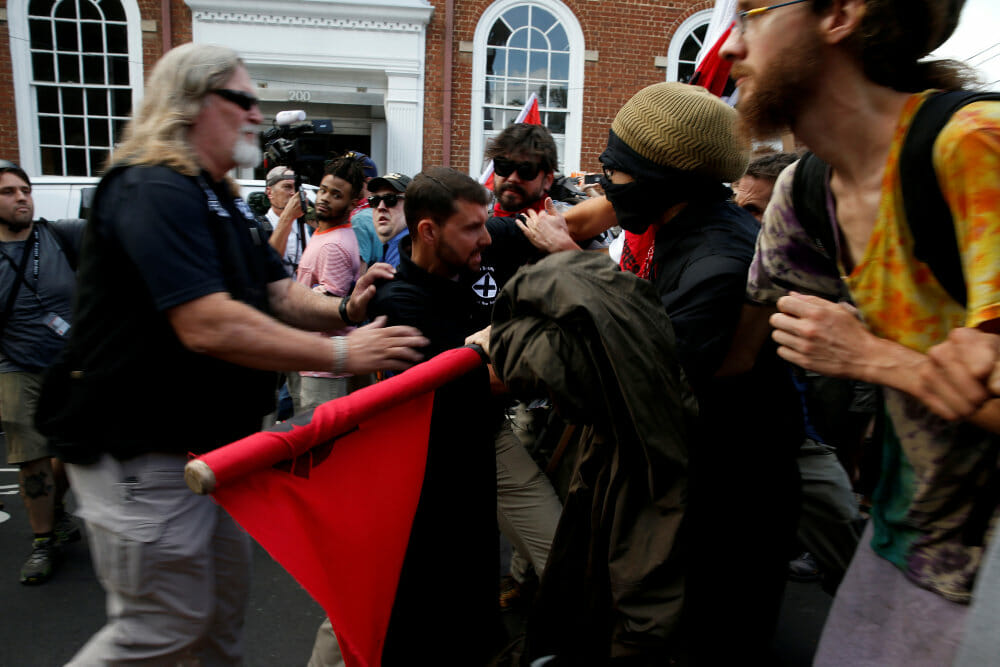 Read more about the article Tre er døde efter påkørsel af moddemonstration i Charlottesville