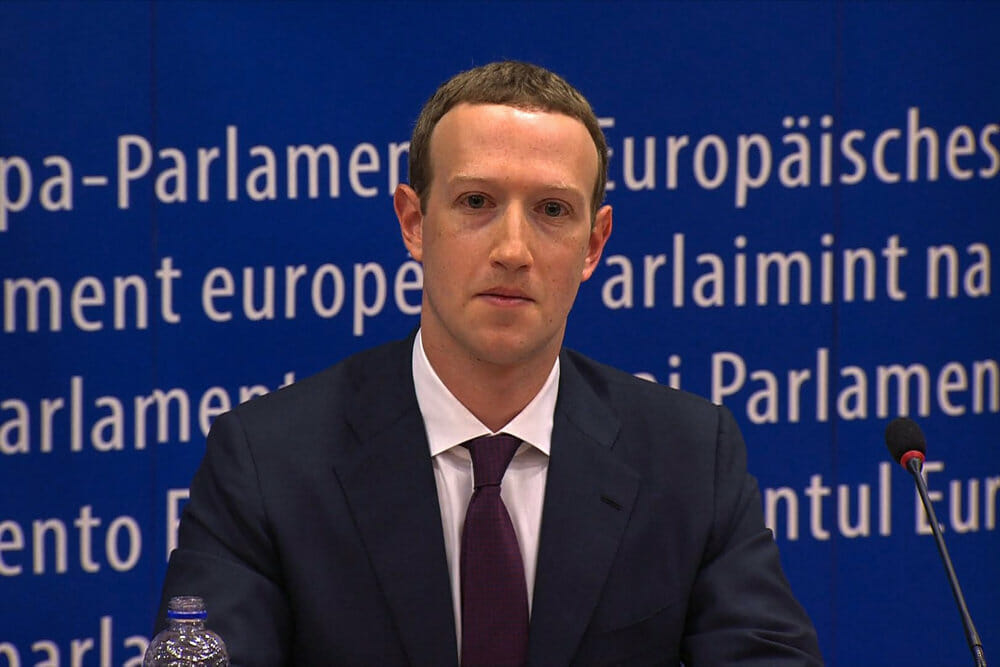 Read more about the article Facebook: Zuckerberg lægger sig fladt ned i EU efter dataskandale