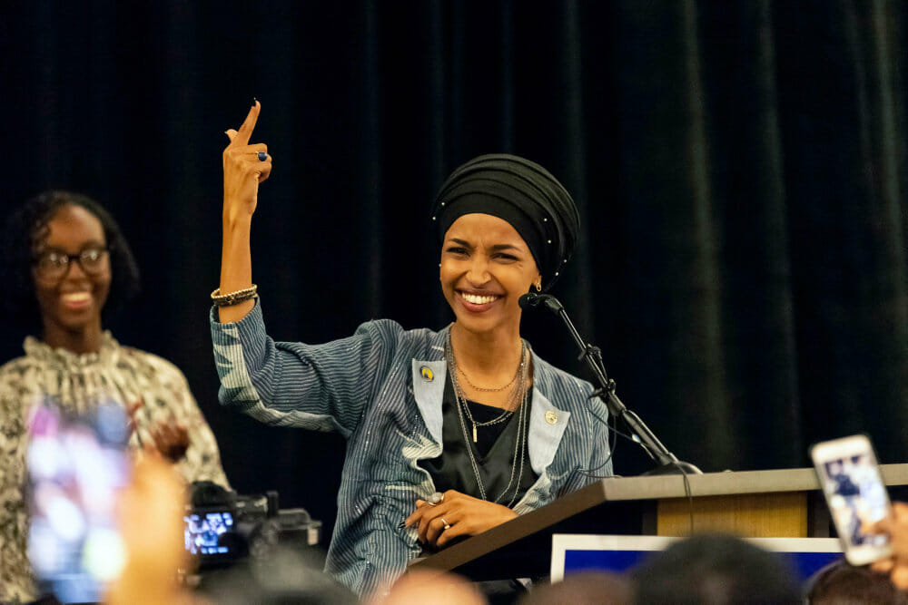 Read more about the article Flygtede til USA: Første muslimske kvinde valgt til Kongressen