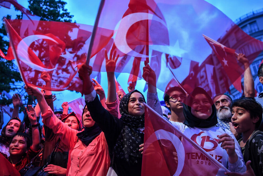 Read more about the article OVERBLIK: Tyrkisk kupforsøg førte til masseanholdelser