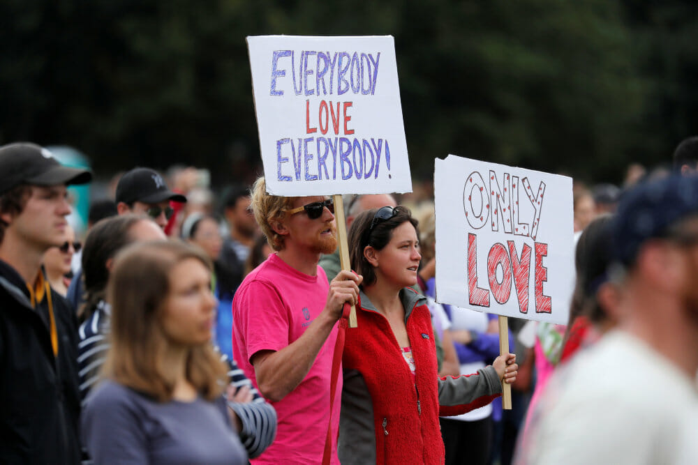 Read more about the article 3000 mennesker marcherer for kærlighed og dræbte i Christchurch