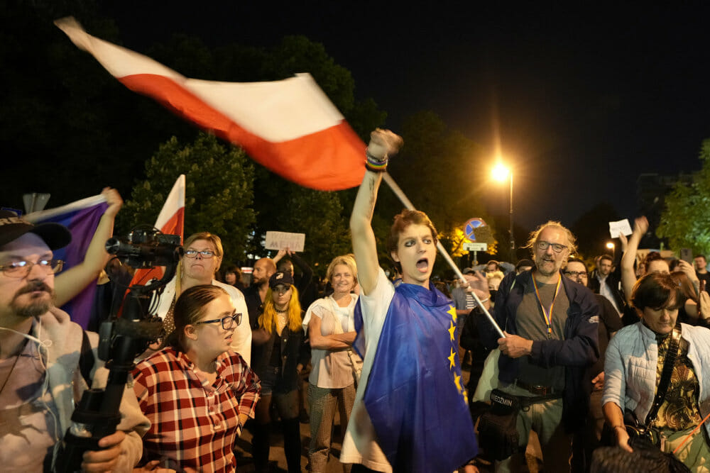 Read more about the article Polens underhus stemmer ja til udskældt medielov