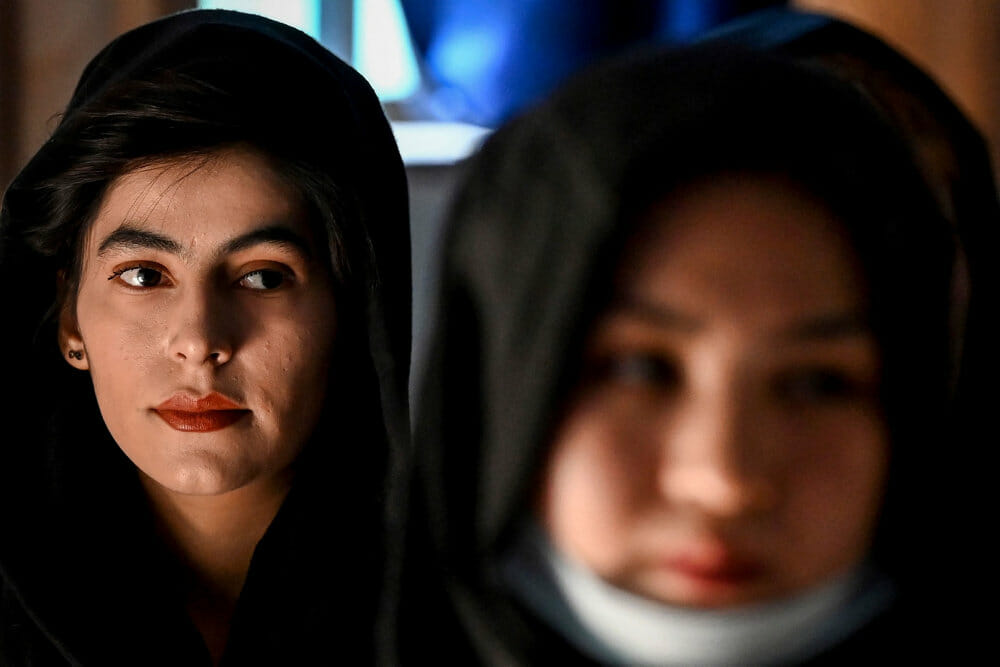Read more about the article Afghanske kvinder er i chok over Talibans fremmarch i landet
