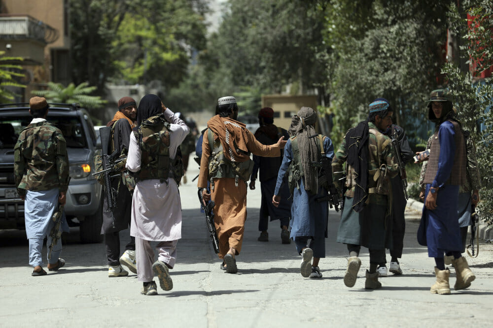 Read more about the article Taliban går fra dør til dør med liste over afghanere der skal anholdes