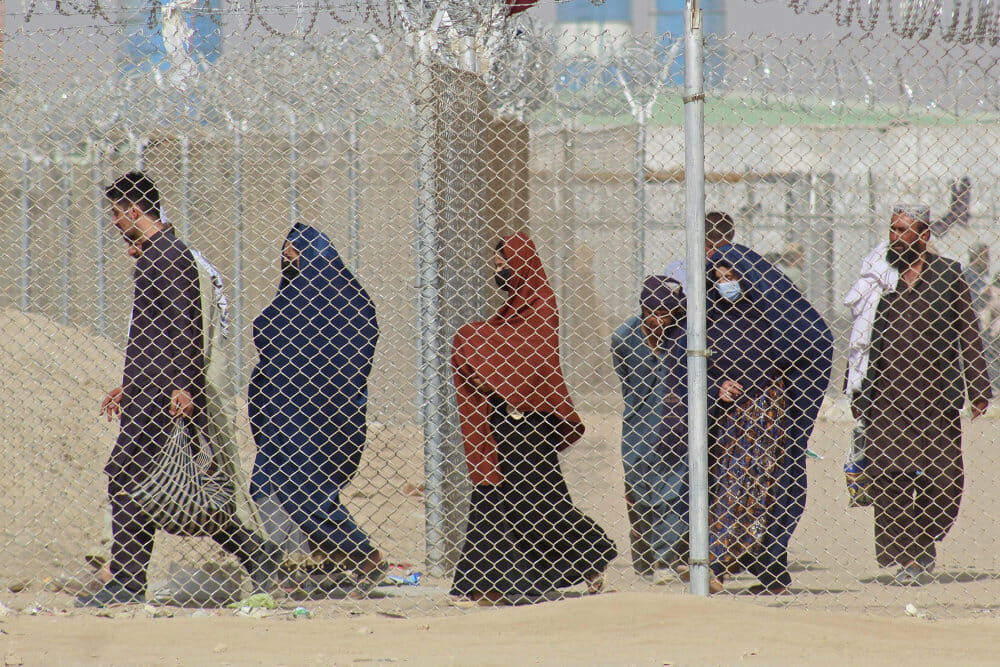 Read more about the article Tusinder af desperate afghanere søger mod grænserne