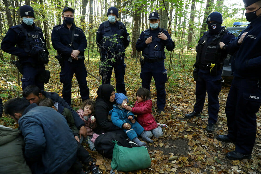 Read more about the article Polen blokerer for frysende migranter ved grænsen mod Hviderusland