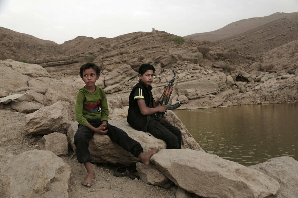 Read more about the article FN: Tusinder af børnesoldater er dræbt i krigen i Yemen