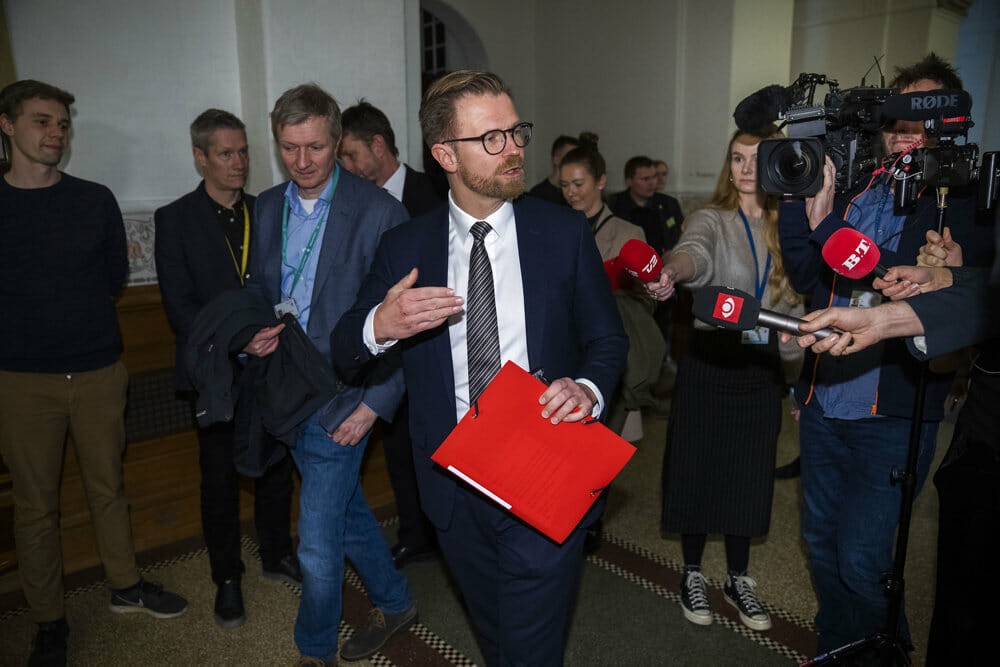 Read more about the article Benny Engelbrecht går som minister efter mistillidserklæring