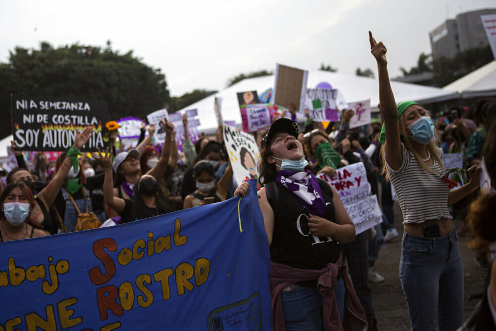 Read more about the article På kvindernes kampdag skærpede Guatemala straffen for abort