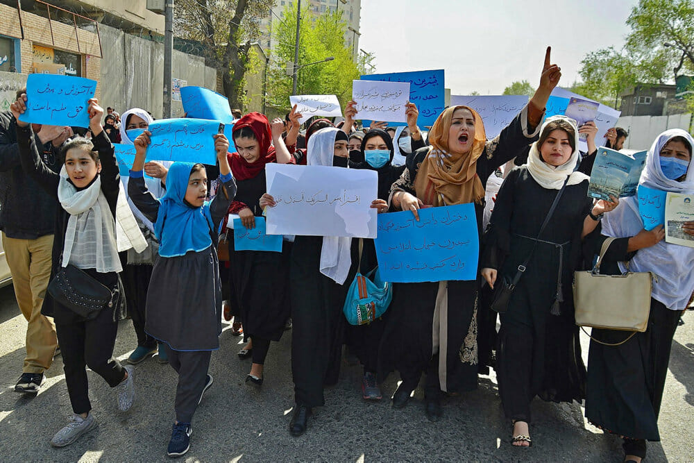 Read more about the article Afghanske piger kæmper mod Taliban-styret for lov til at gå i skole