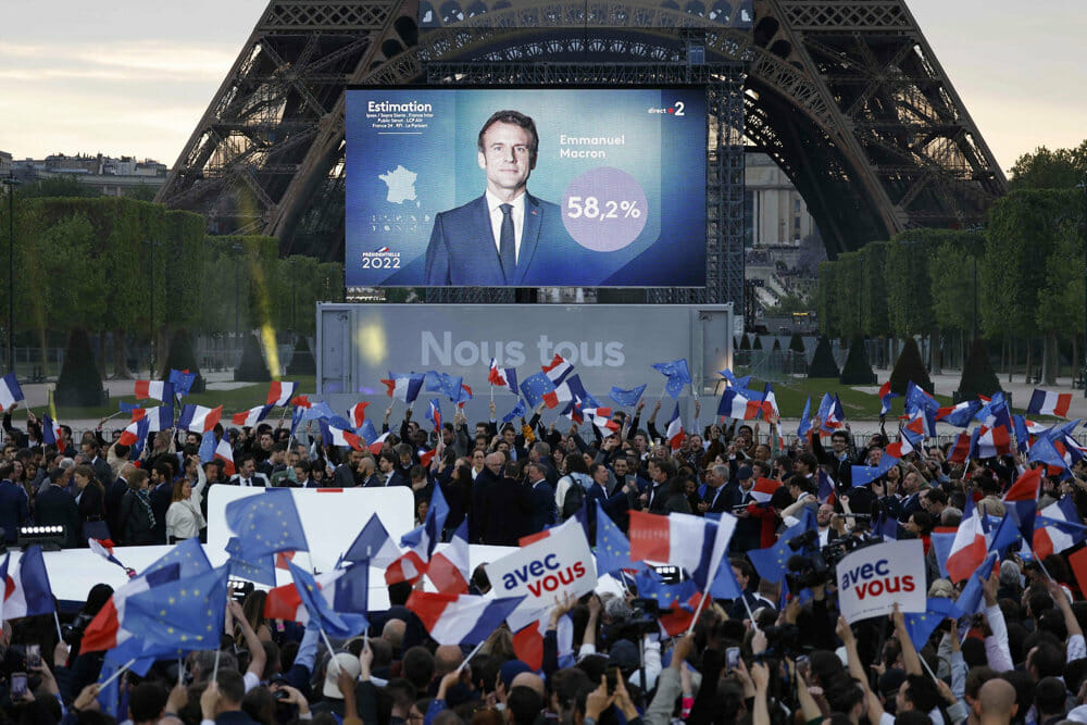 Read more about the article Emmanuel Macron besejrer højrefløj ved fransk præsidentvalg