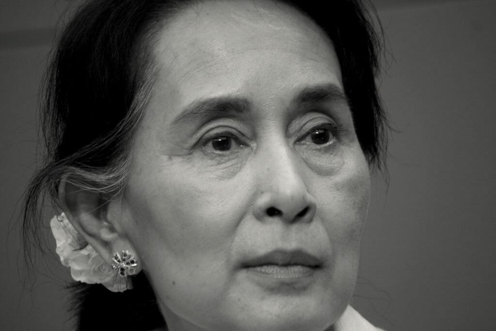 Read more about the article Aung San Suu Kyi får fem års fængsel af juntaen i Myanmar