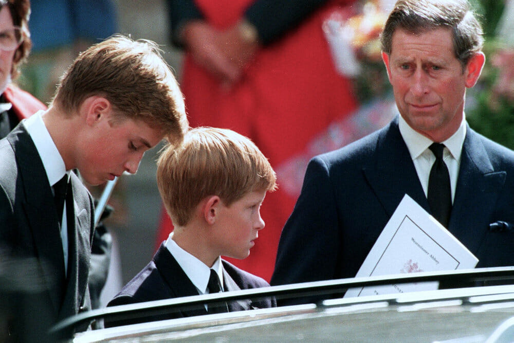 Read more about the article Prinsesse Diana er blevet en helgen 25 år efter tragisk ulykke i Paris
