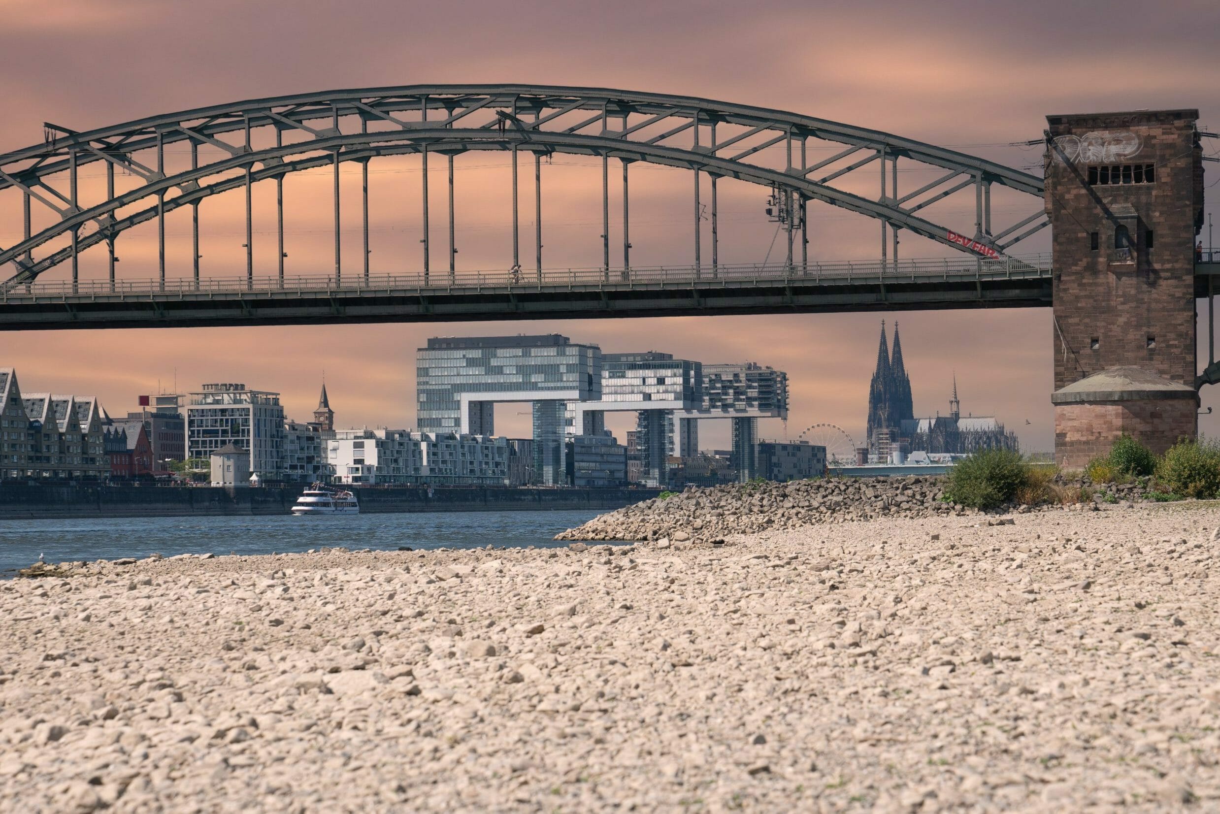 Read more about the article Rhinen tørster og giver tysk økonomi endnu et hak nedad