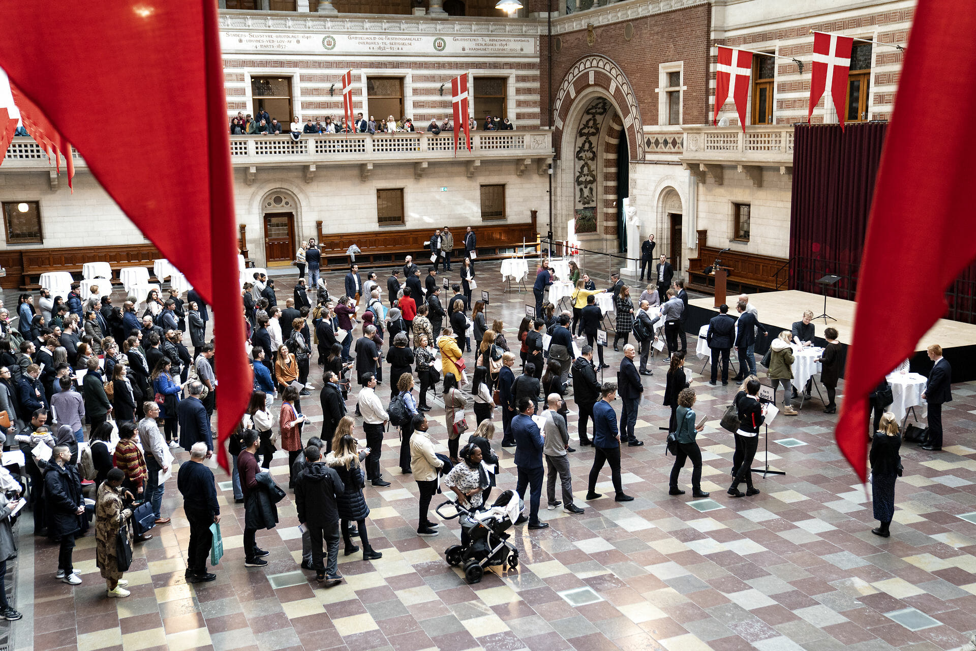 Read more about the article 4252 udlændinge var til eksamen …Kan du blive dansk statsborger?