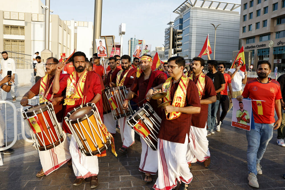 Read more about the article Kritiker mener at VM-fanfesterne i Qatar virker iscenesatte