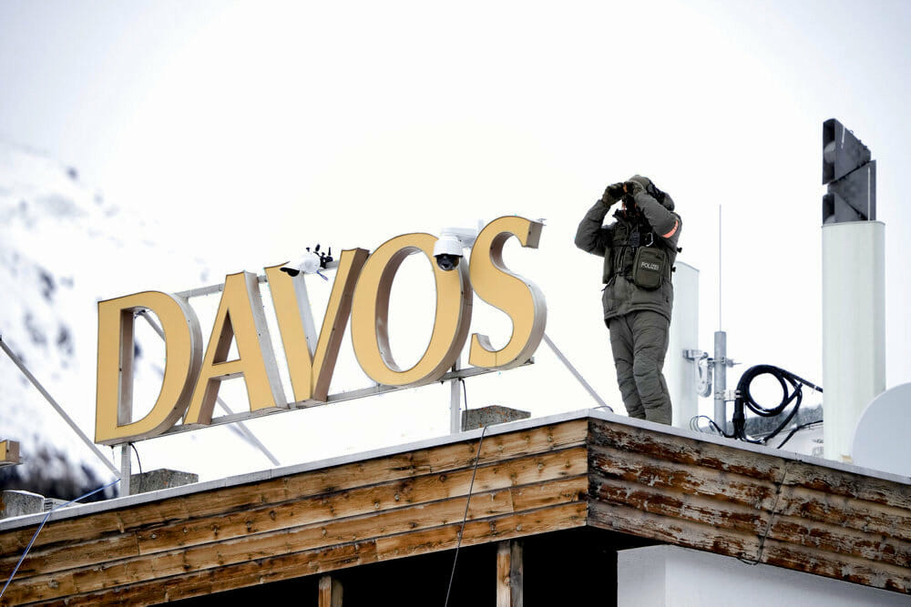 Read more about the article Opfordring til Davos: 205 af verdens rigeste vil beskattes hårdere