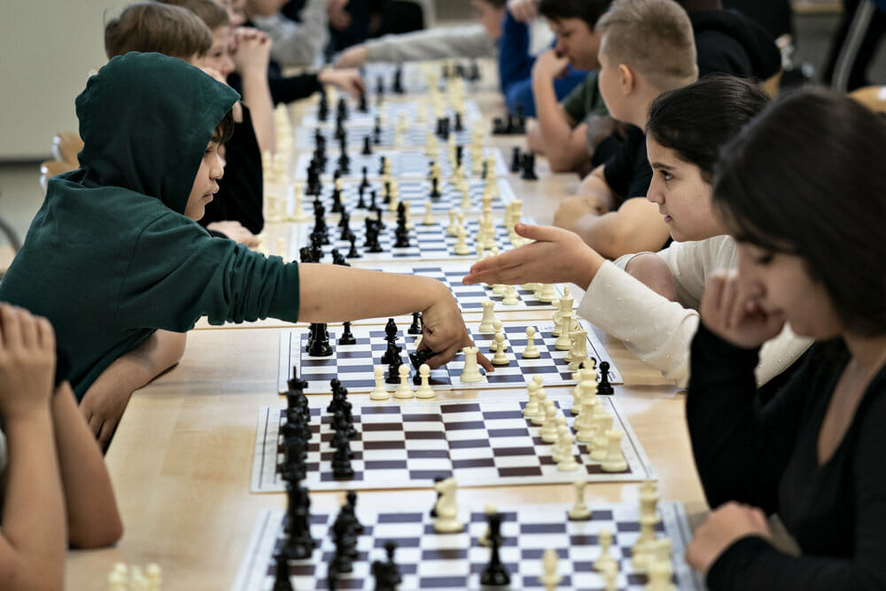 Read more about the article Rekordmange skoleelever skifter computeren ud med skakbræt