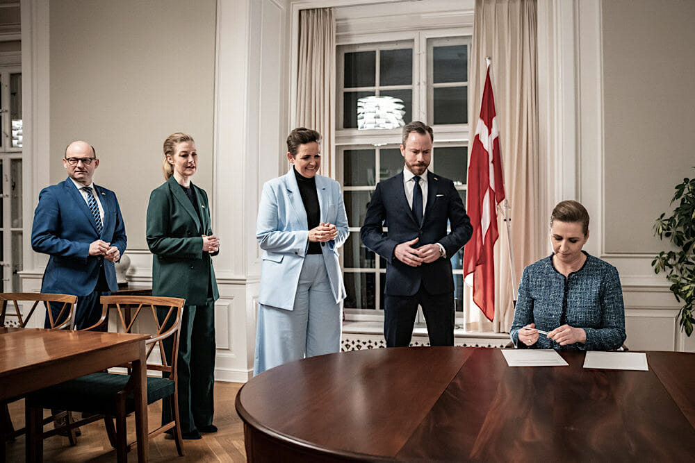 Read more about the article OVERBLIK: Et års krig i Ukraine har sendt dansk politik på en ny kurs