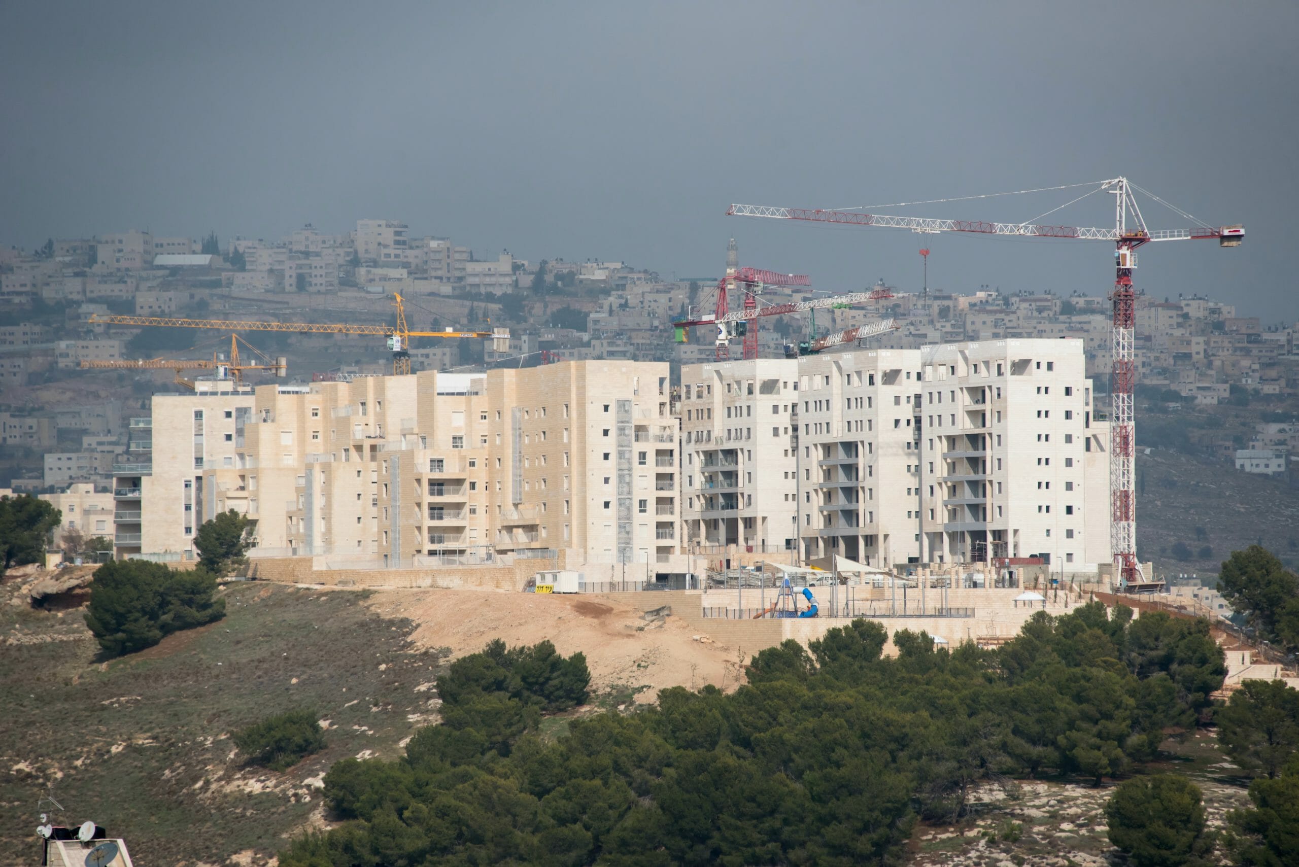 Read more about the article Israel stopper bosættelser på Vestbredden i en periode efter krise