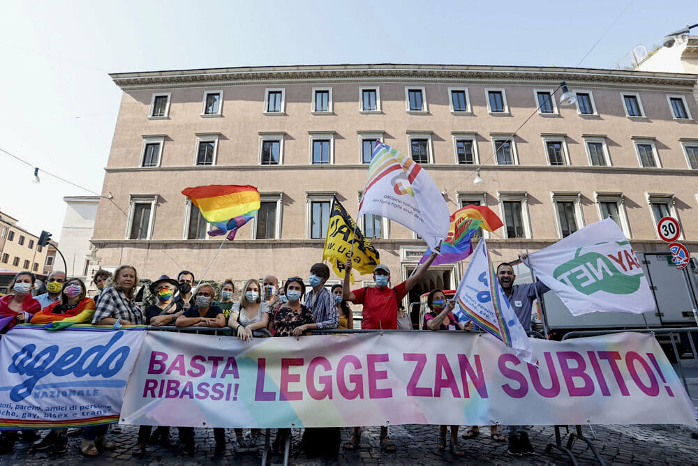 Read more about the article Italien indskrænker rettigheder for homoseksuelle par