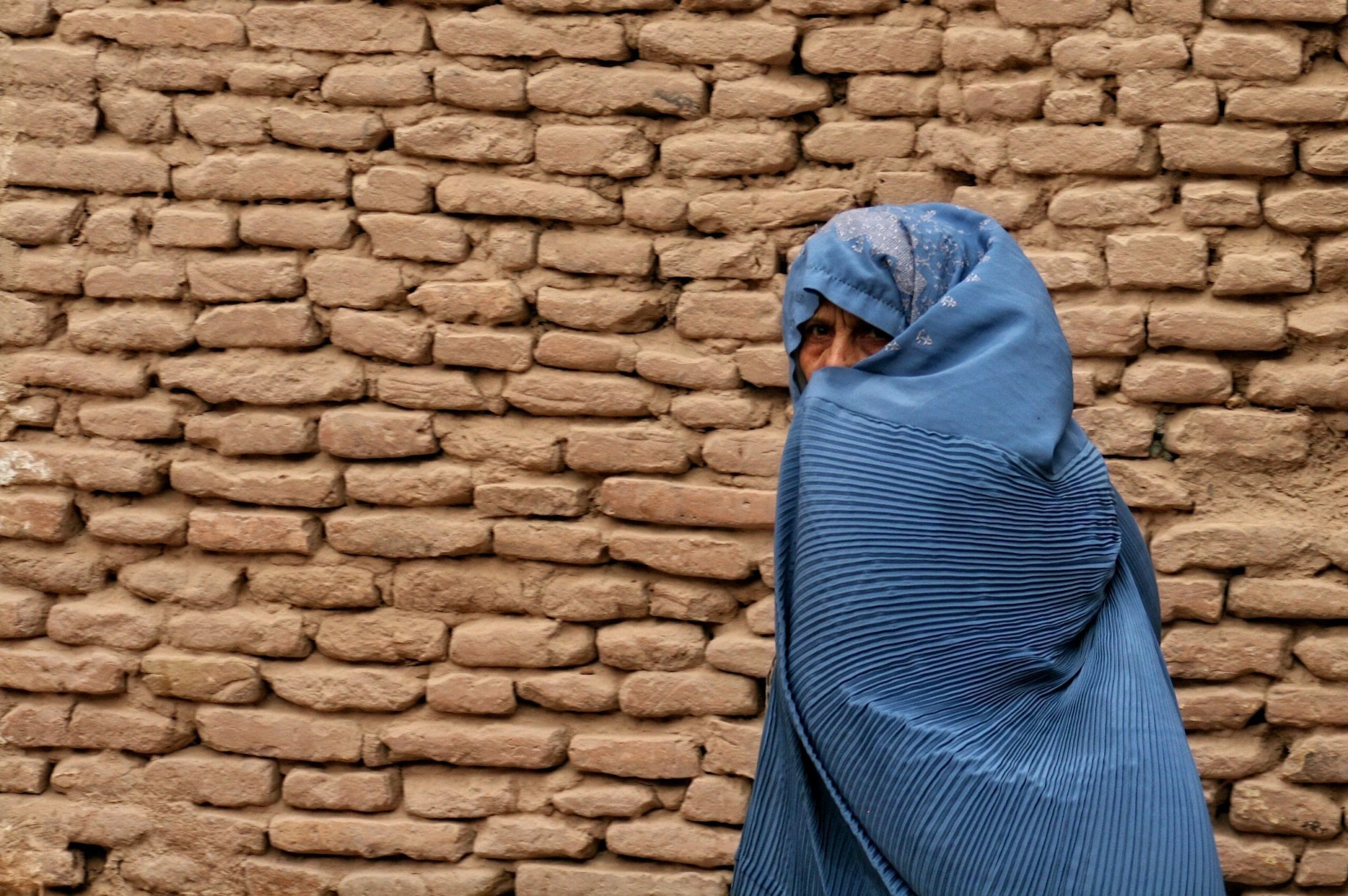 Read more about the article Afghanske kvinder tvinges tilbage i voldelige ægteskaber