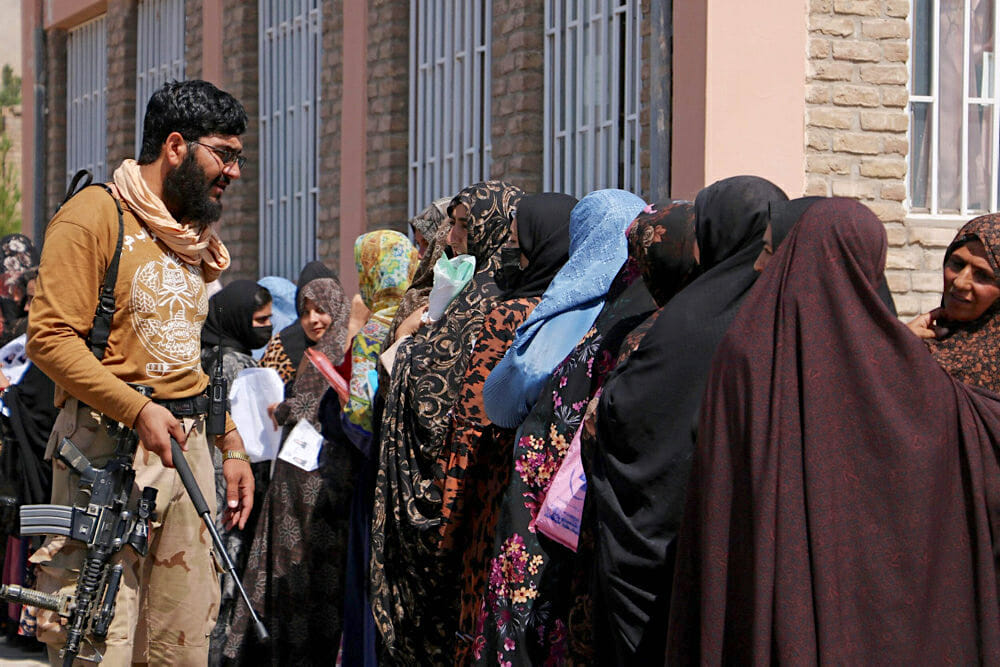Read more about the article Taliban nægter afghanske kvinder udrejse for at studere i udlandet