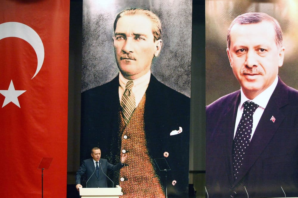 Read more about the article Efter 100 år trækker Erdogan Tyrkiet væk fra arven fra Atatürk
