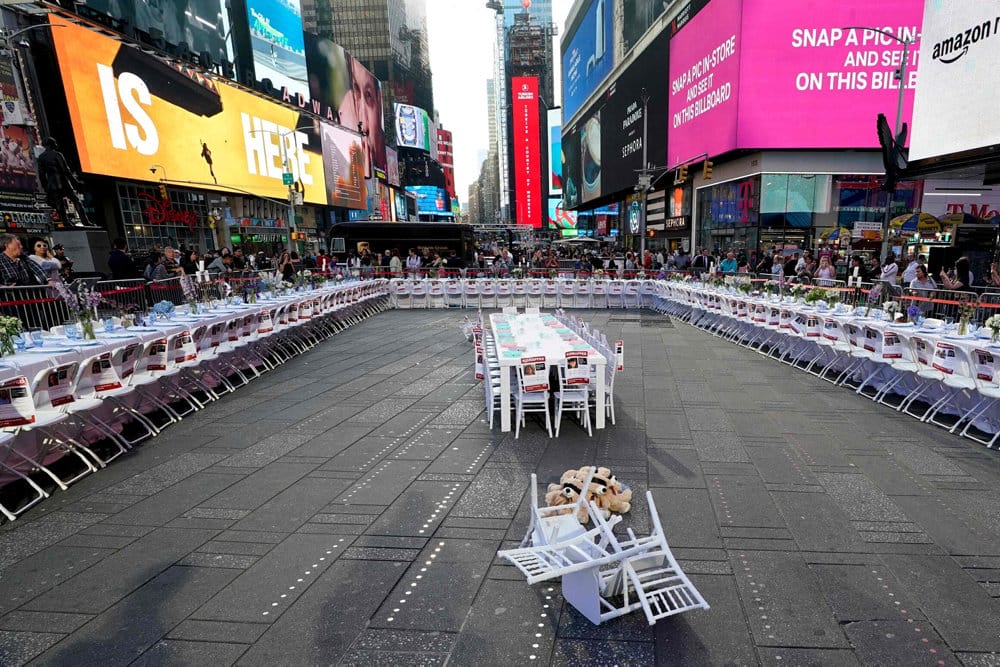 Read more about the article Jødisk samfund dækker op til 222 gidsler på Times Square