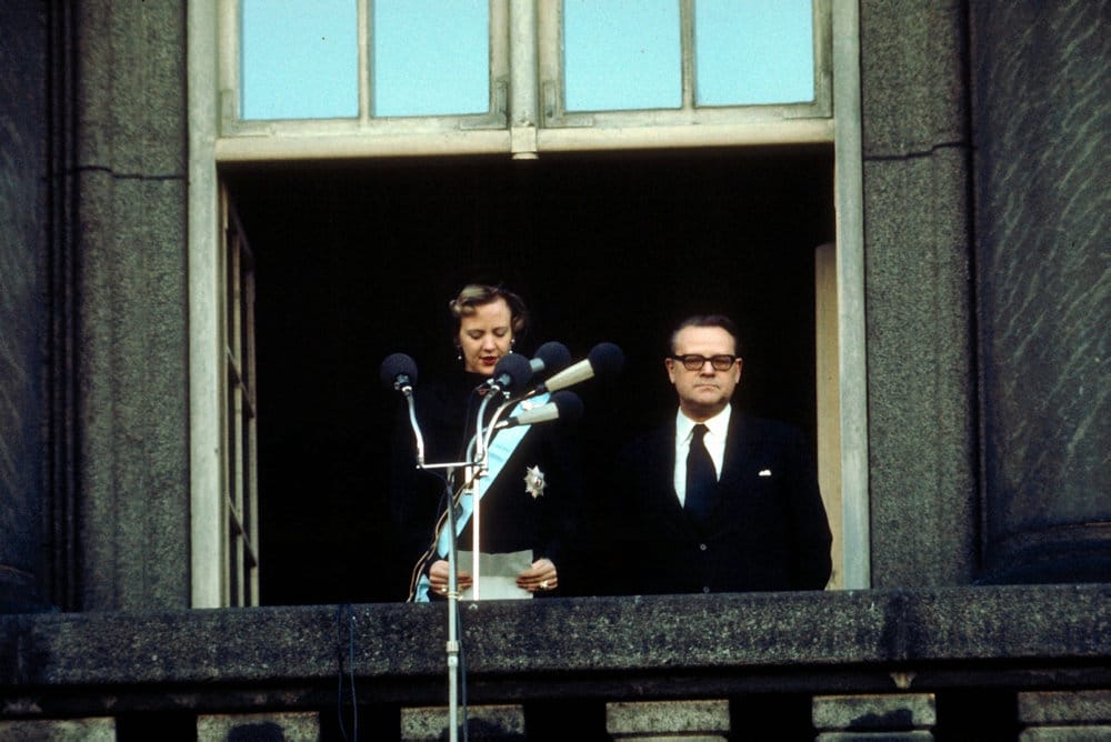 Read more about the article Kong Frederik taler fra balkonen på Christiansborg efter tronskifte
